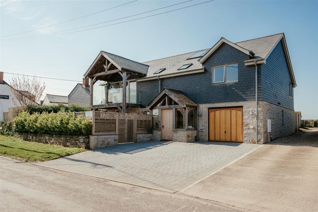 Property photo 1 of 40