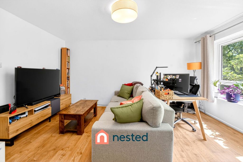 Property photo 2 of 18 Reception For Sale 1 Bedroom Flat Eskmont Ridge Crystal Palace Se19 Nested Estate Agents Www.Steele.London