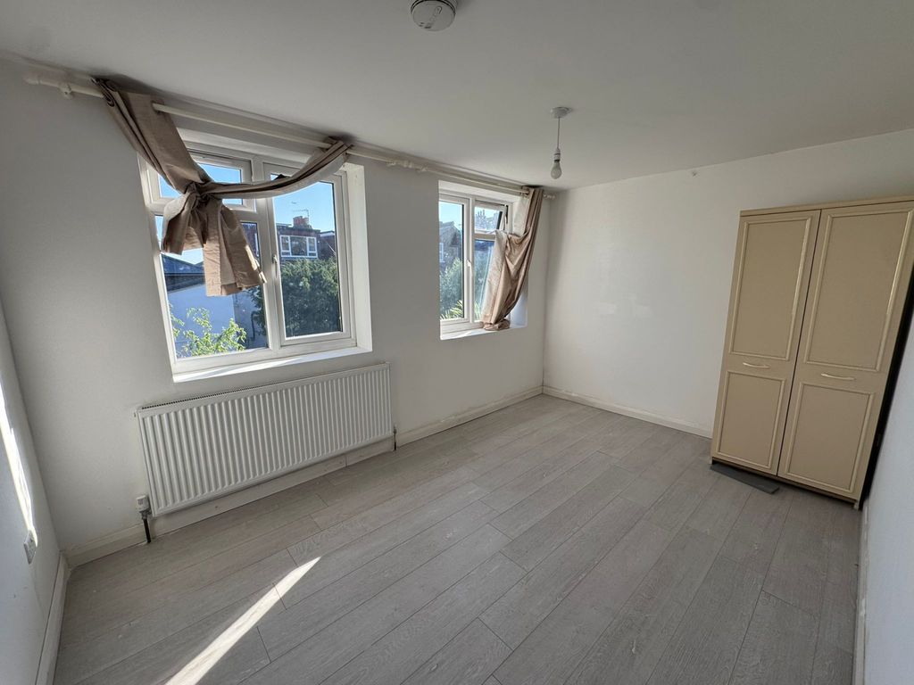 Property photo 1 of 9 5 Bed Flat To Rent Churchfield Road, London W3