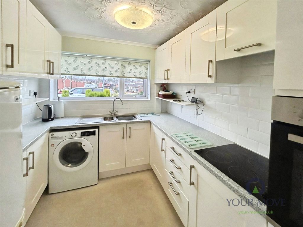 Property photo 3 of 14 Kitchen