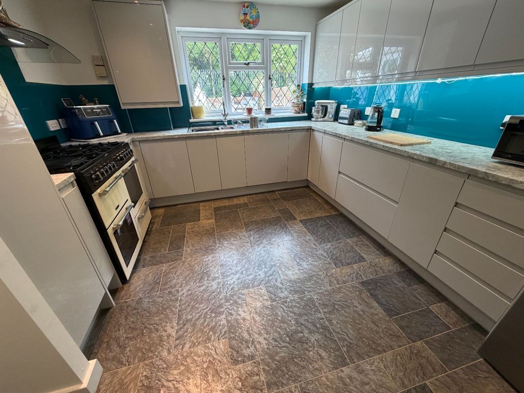 Property photo 3 of 19 5148942