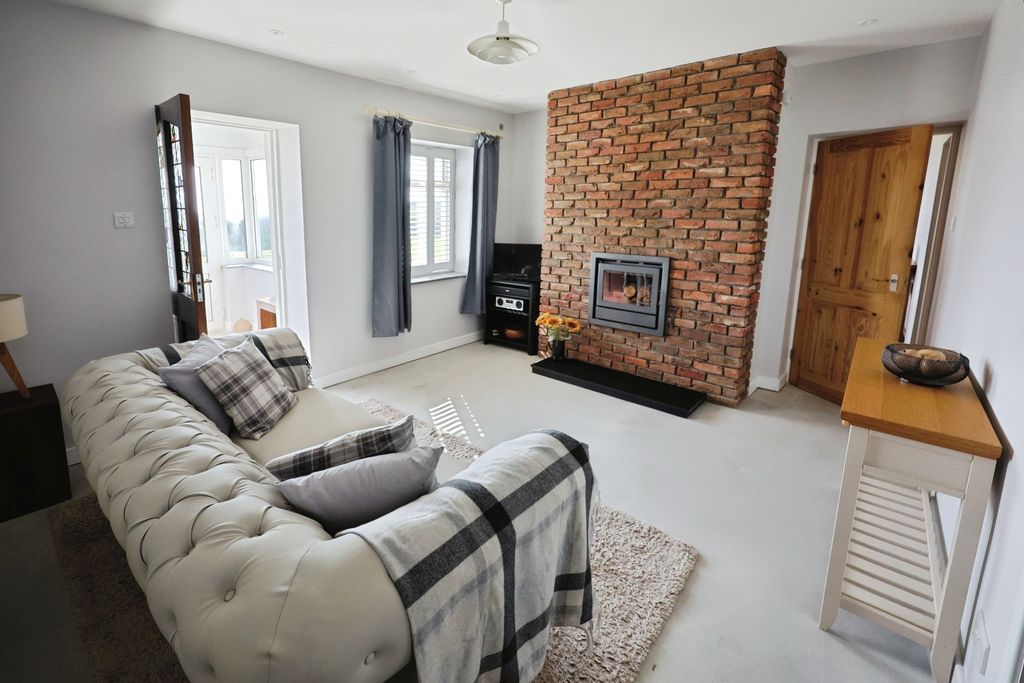 Property photo 3 of 17 Pbox-Img.Jpg