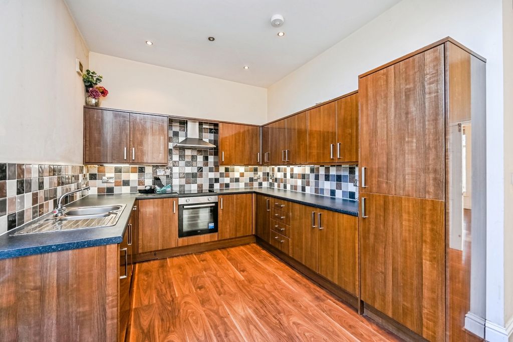 Property photo 3 of 31 Pbox-Img.Jpg