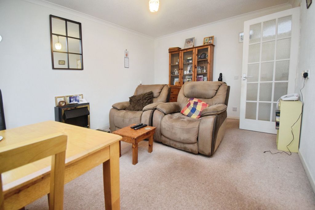 Property photo 3 of 9 Living Room (1)