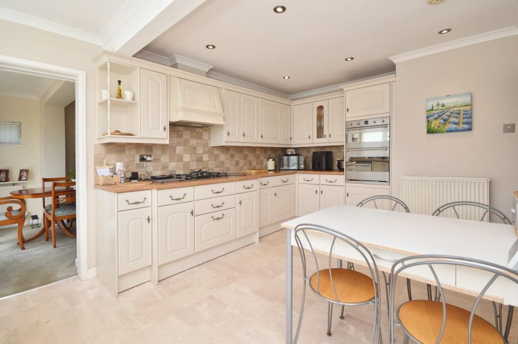 Property photo 3 of 28 Kitchen./Breakfast Room