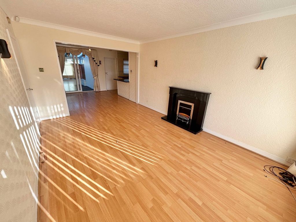 Property photo 3 of 32