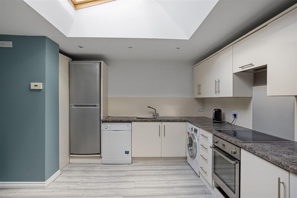 Property photo 3 of 11 74A_Heworth_Road_19.Jpg