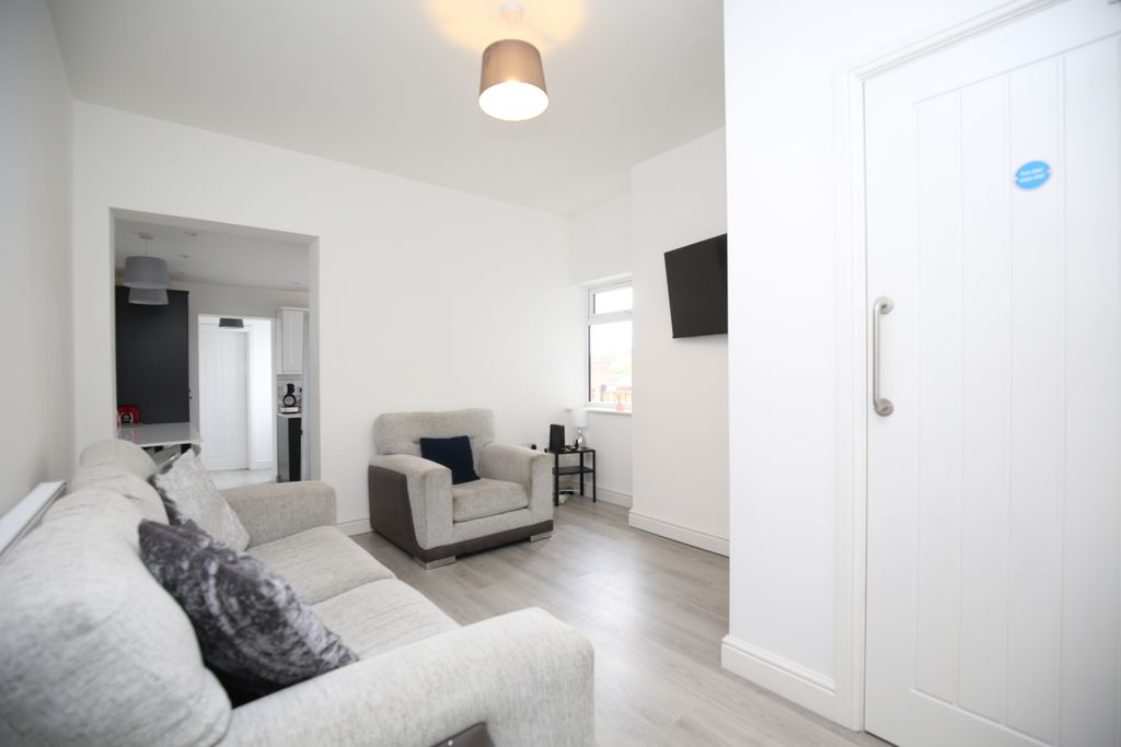 Property photo 3 of 12 4X8A3982