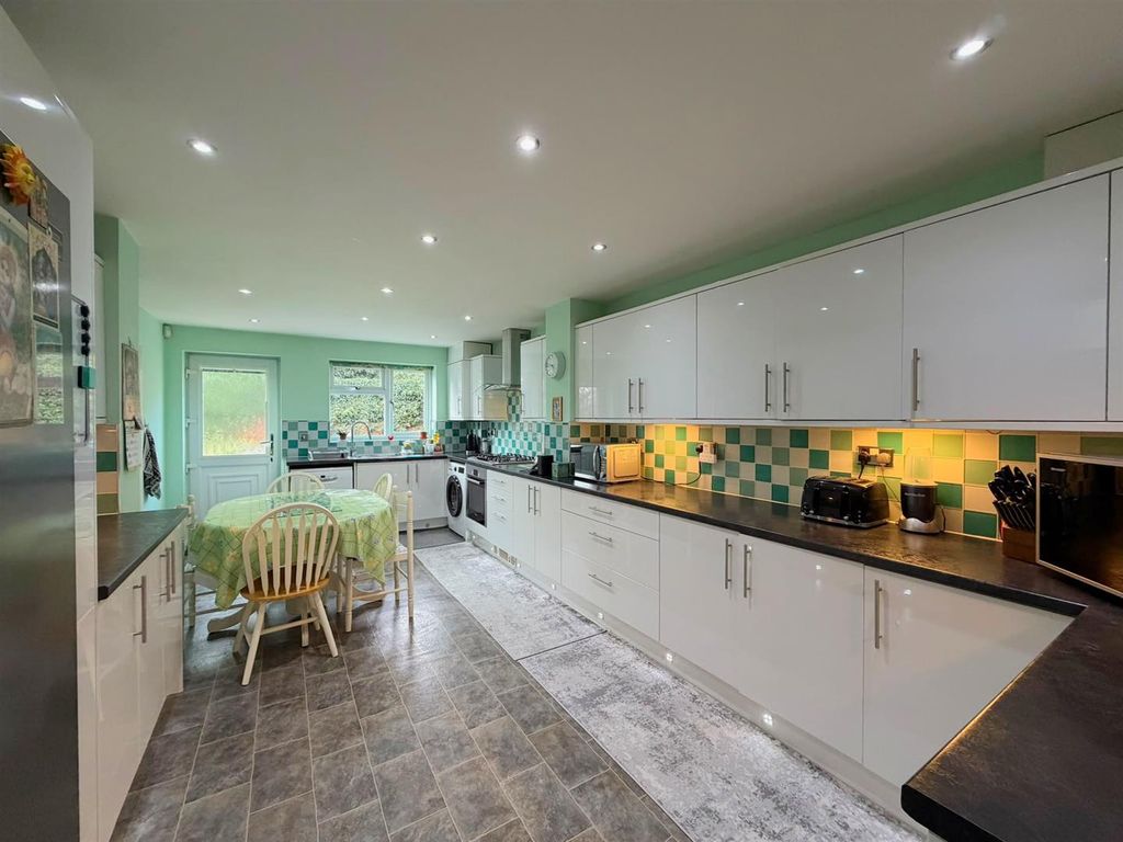 Property photo 2 of 24 Kitchen / Diner
