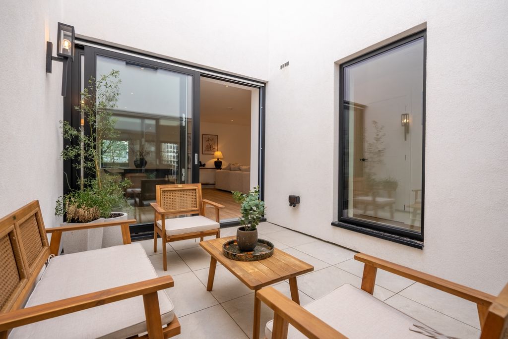 Property photo 3 of 31 4005747