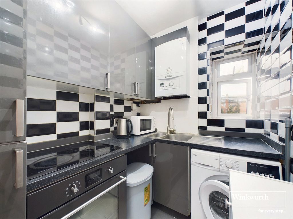 Property photo 3 of 6 Kitchen