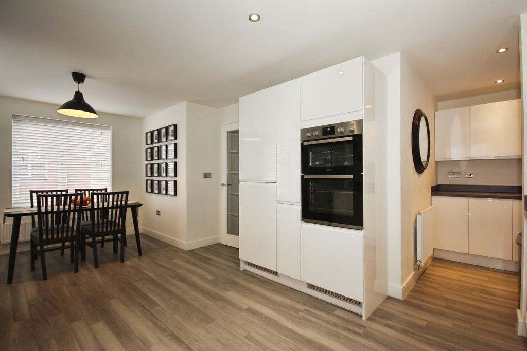 Property photo 3 of 22 Pbox-Img.Jpg