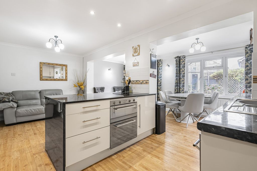 Property photo 2 of 21