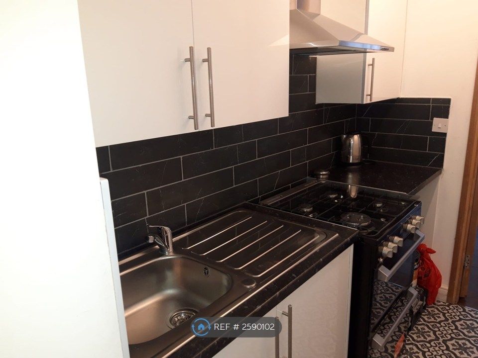 Property photo 1 of 8 Kitchen