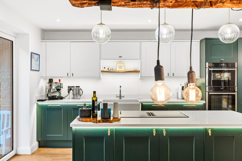 Property photo 3 of 18 Kitchen