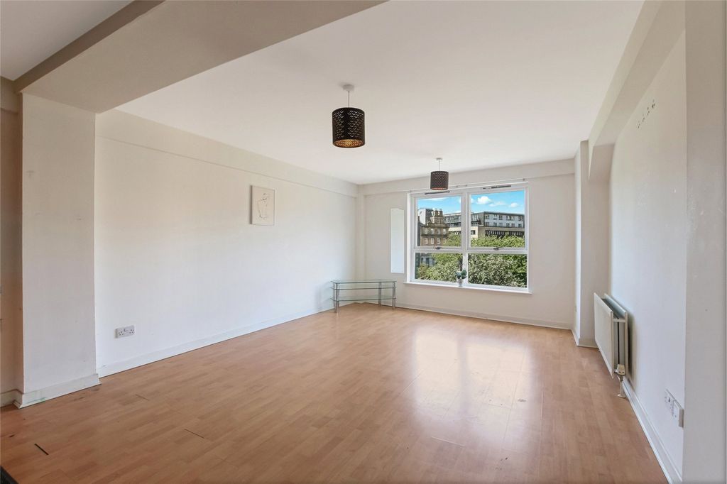 Property photo 2 of 18 Picture No. 04