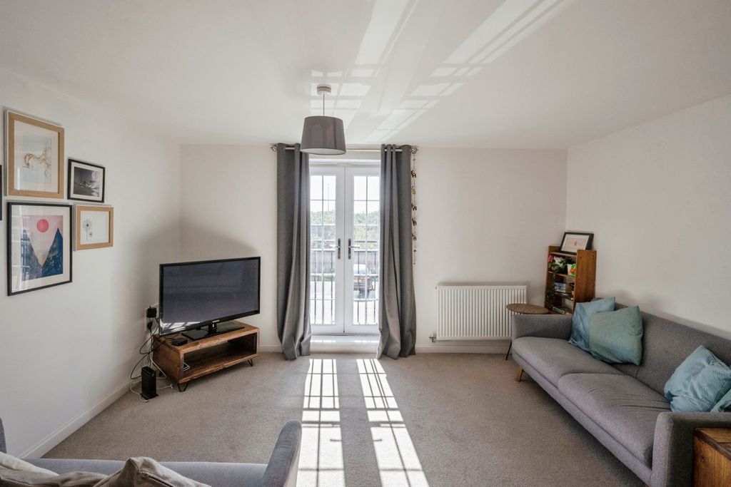 Property photo 3 of 10 Living Room