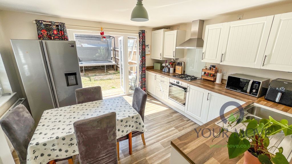 Property photo 3 of 15 Kitchen/Dining Room