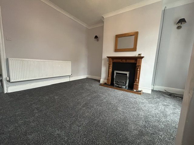 Property photo 3 of 12 Lounge