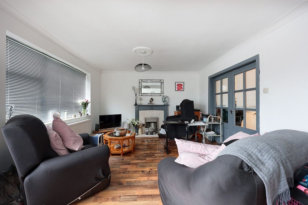 Property photo 2 of 12 4586913