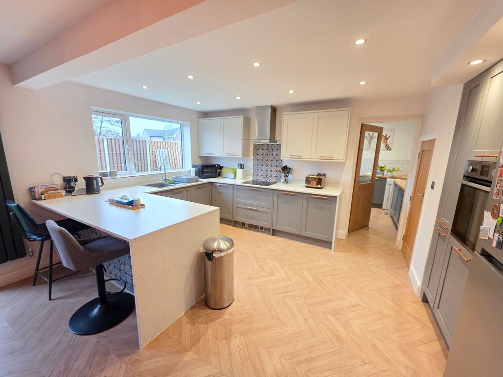 Property photo 3 of 27