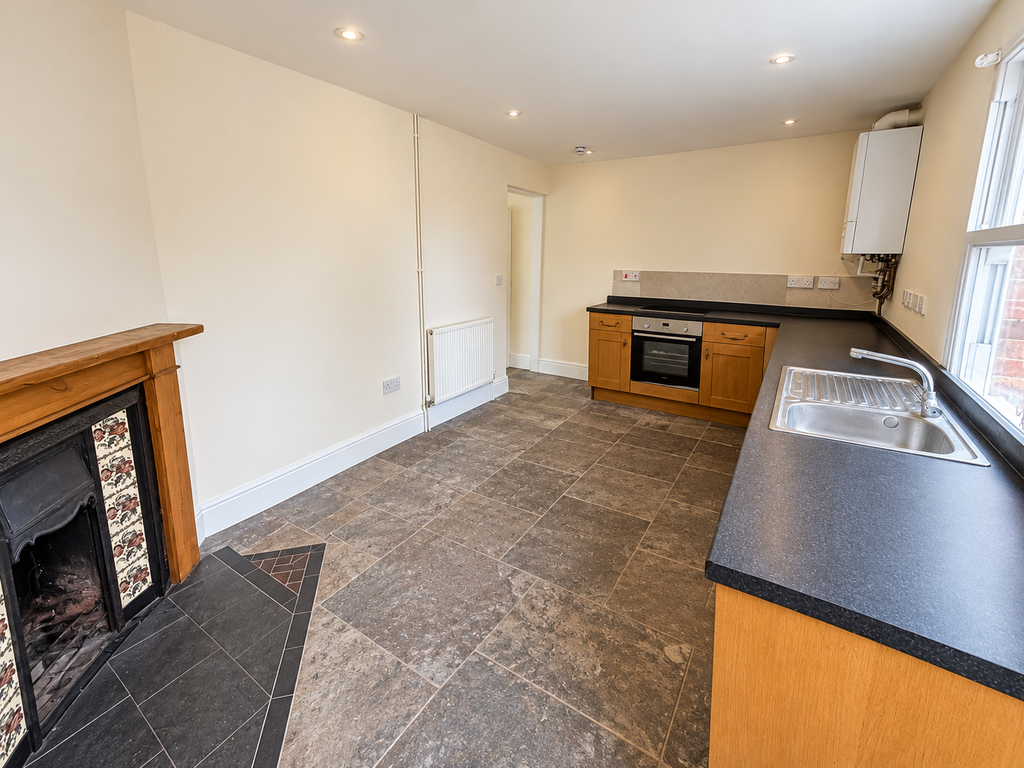 Property photo 3 of 10 Kitchen