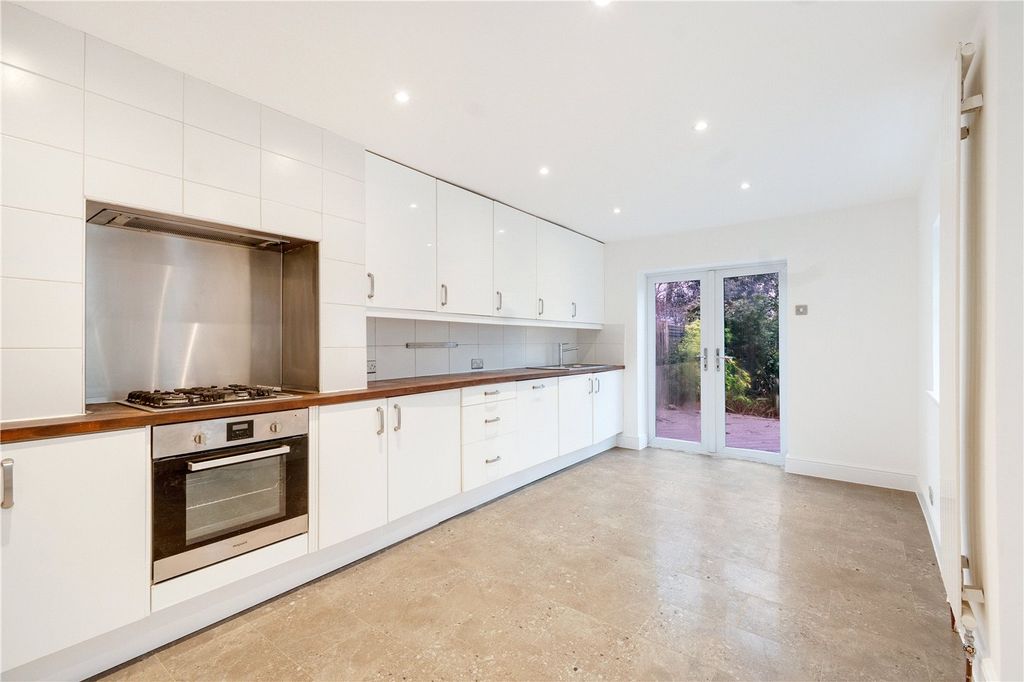 Property photo 2 of 9 Kitchen