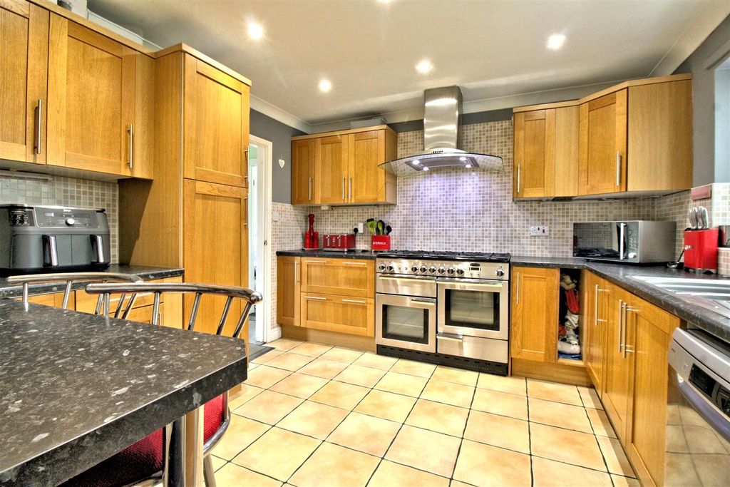 Property photo 3 of 24 Kitchen