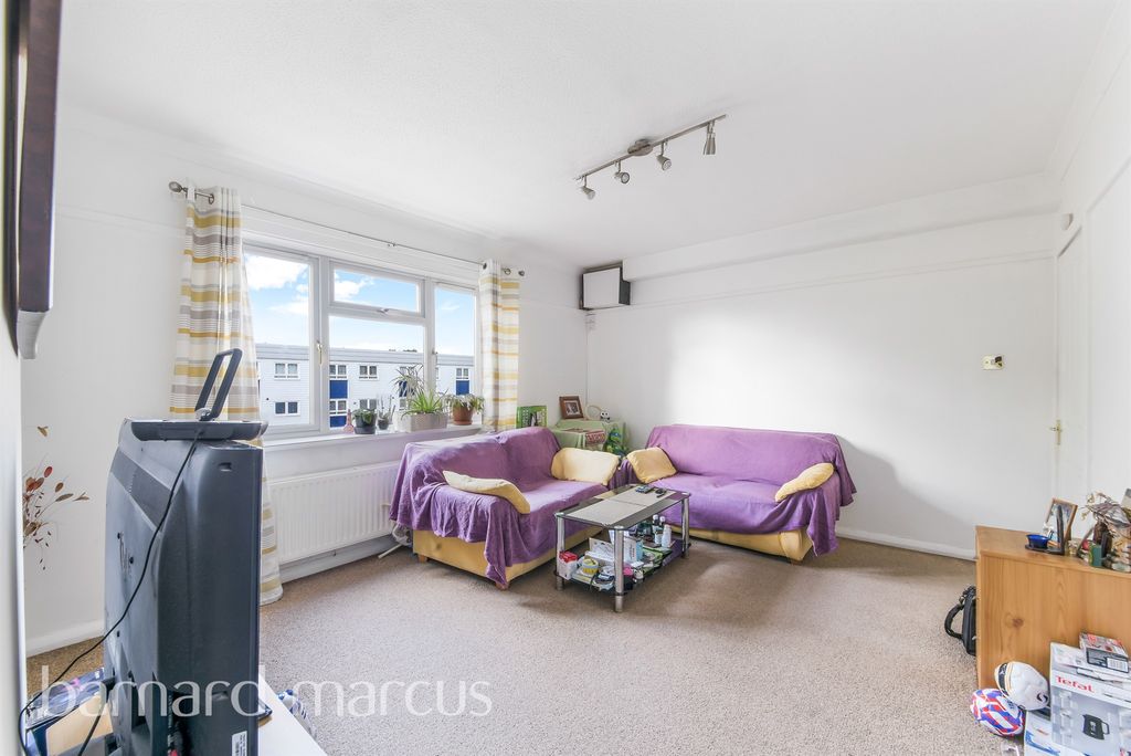 Property photo 2 of 9