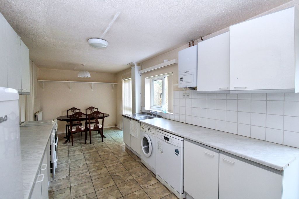 Property photo 3 of 22 Kitchen