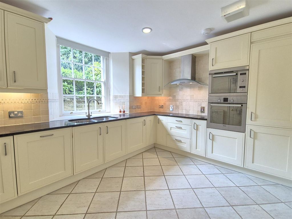 Property photo 2 of 17 Fitted Kitchen/Diner