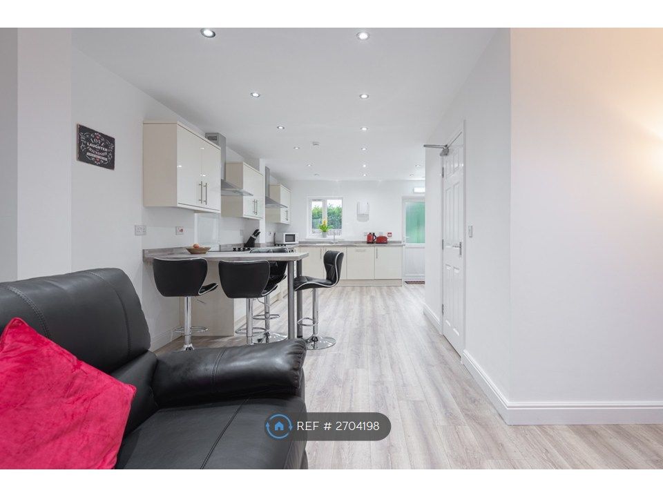 Property photo 3 of 35