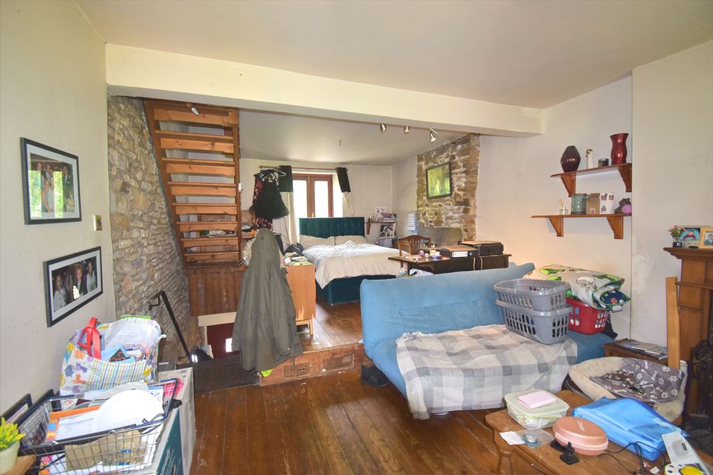 Property photo 3 of 11