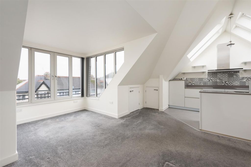 Property photo 2 of 13 Tankerton Road, Tankerton, Whitstable