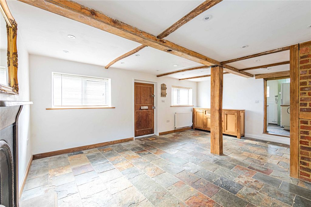 Property photo 2 of 18 Picture No. 11