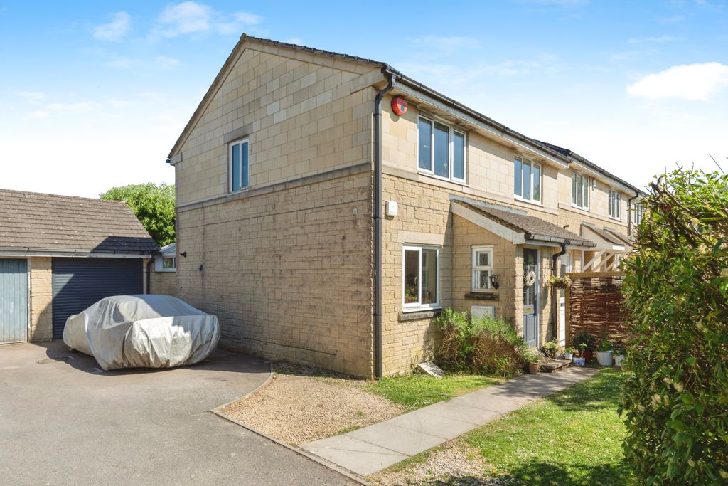 Property photo 1 of 14 Front Garden