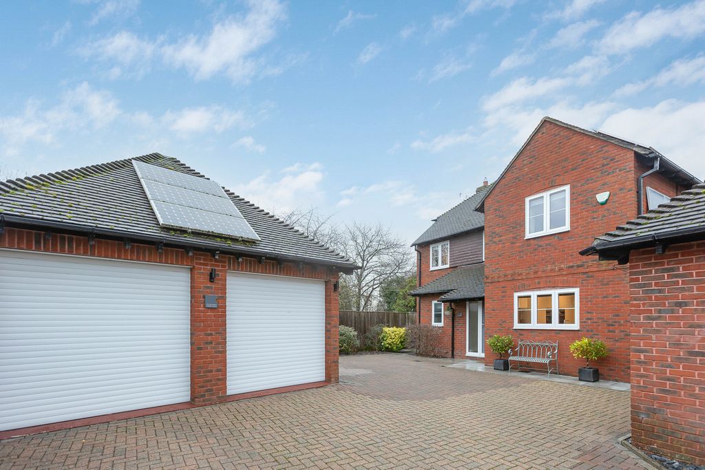 Property photo 1 of 28