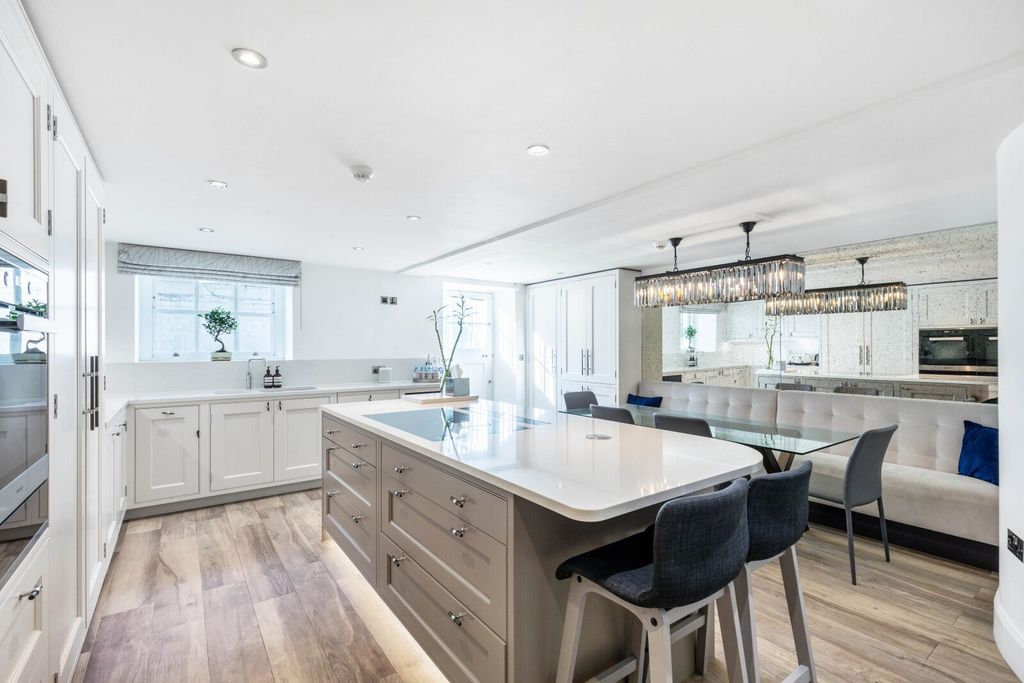 Property photo 2 of 17 Kitchen