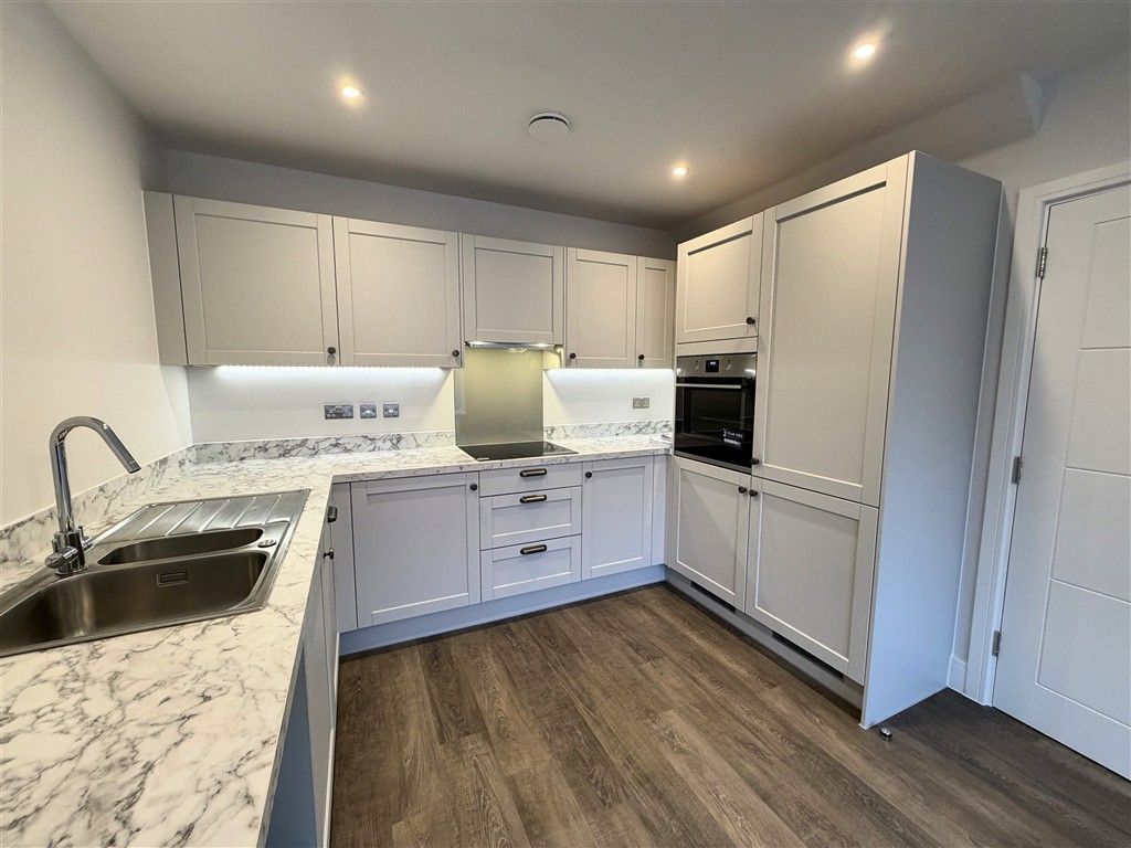 Property photo 3 of 12 Kitchen