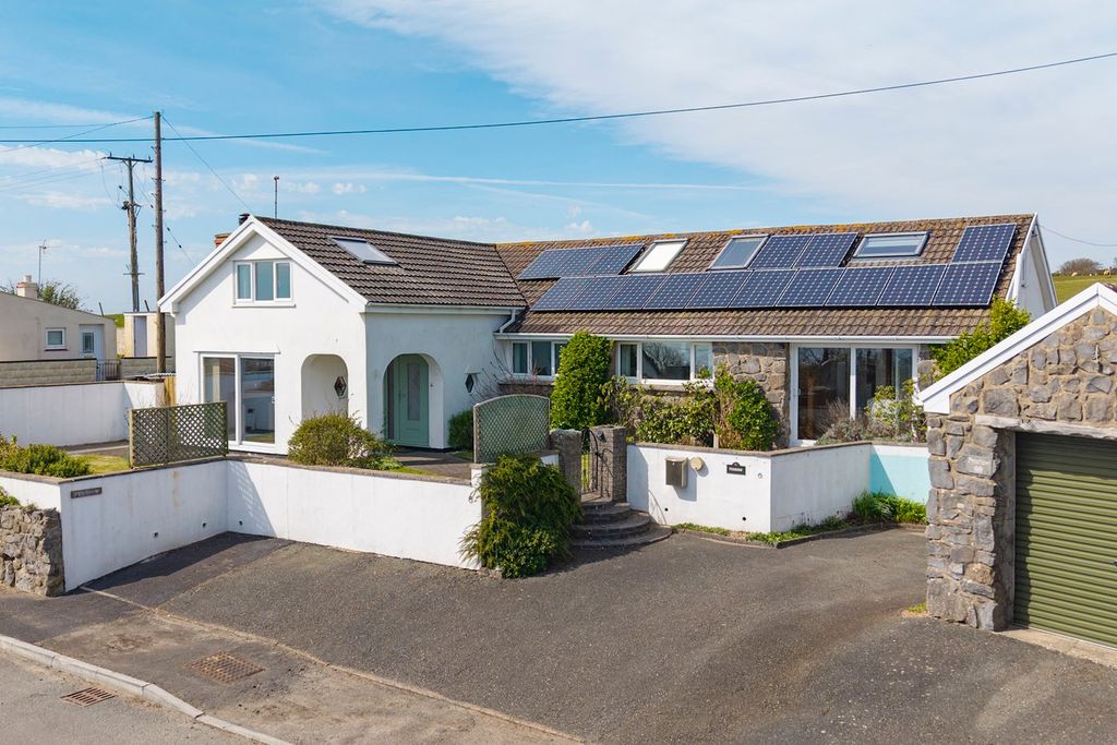 Property photo 1 of 43