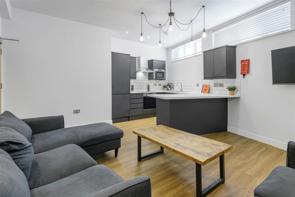 Property photo 1 of 14 1 Parliament Point-Hi-6.Jpg