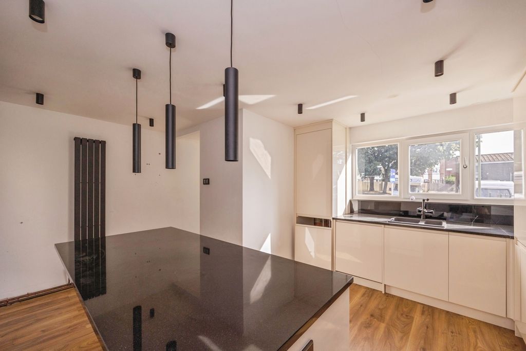 Property photo 2 of 19 Pbox-Img.Jpg