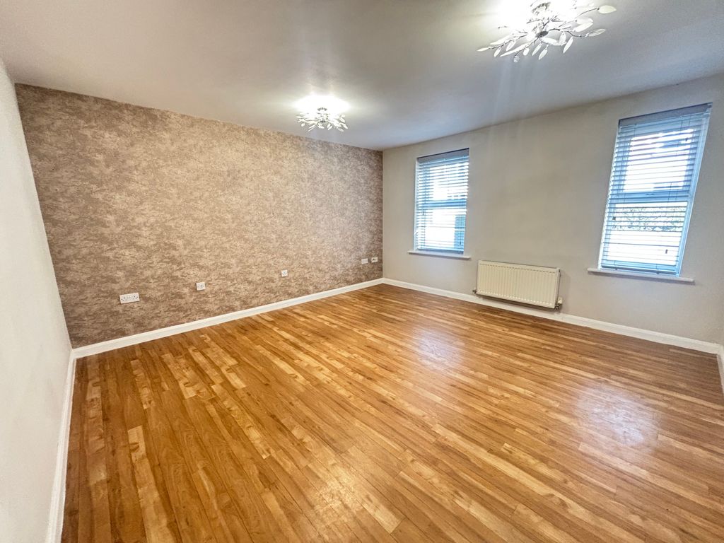 Property photo 2 of 11 Image