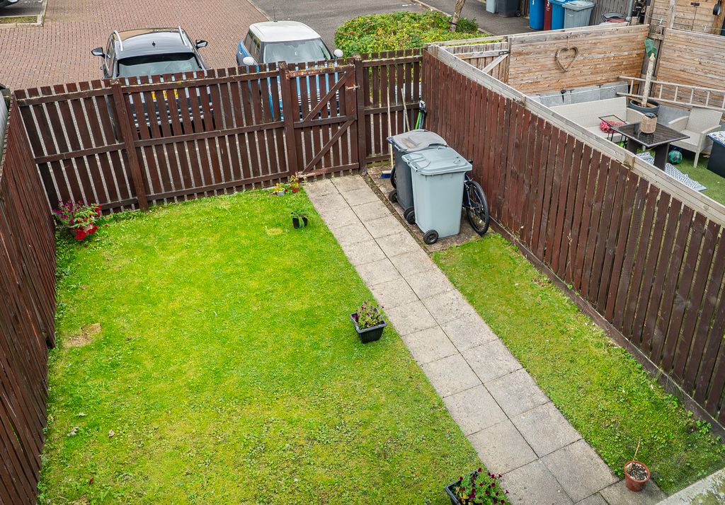 Property photo 2 of 35