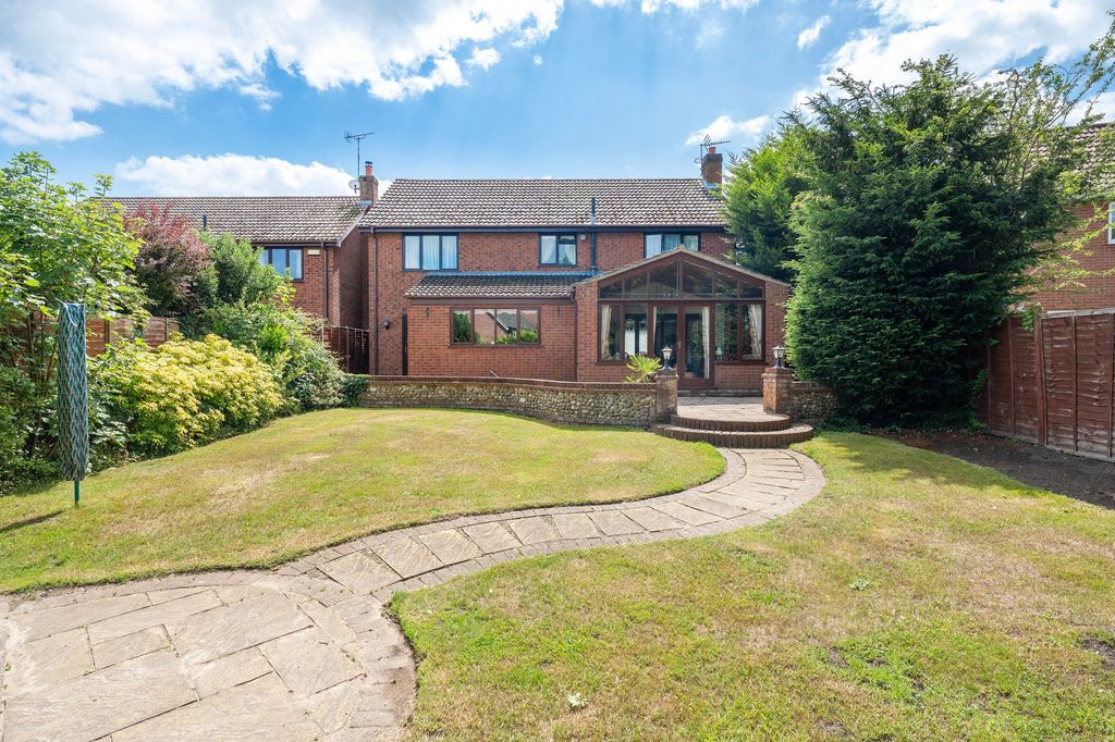 Property photo 2 of 26