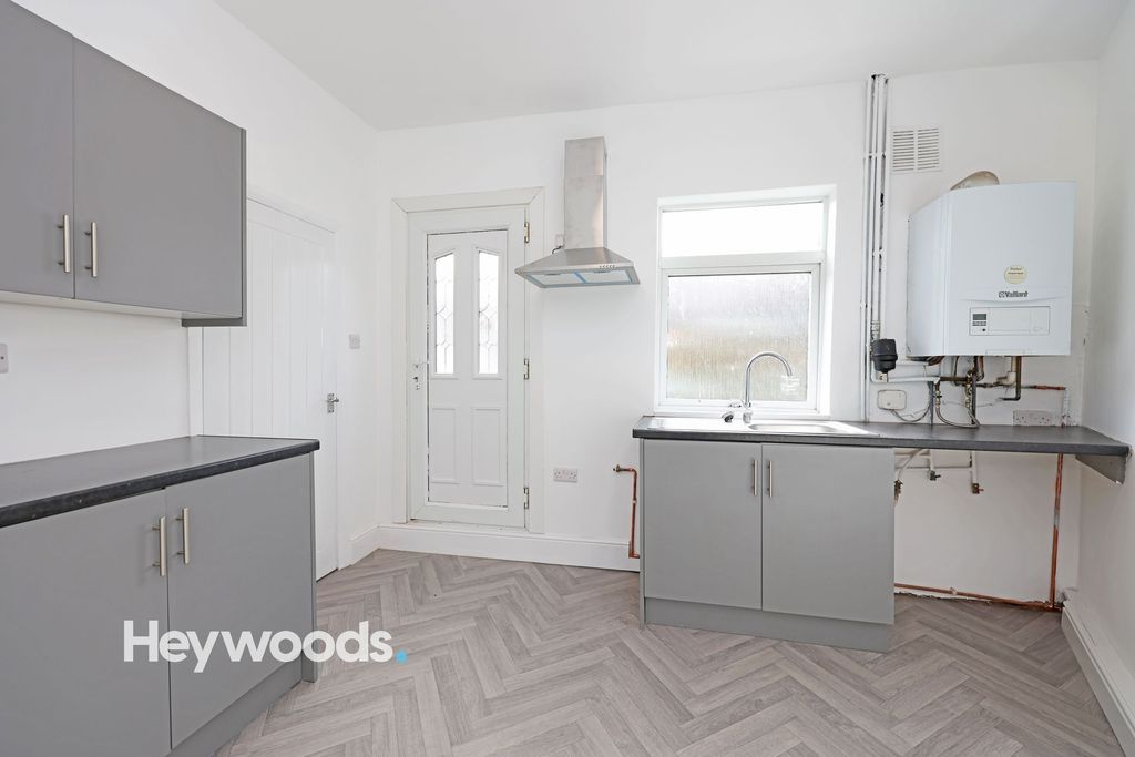 Property photo 2 of 37