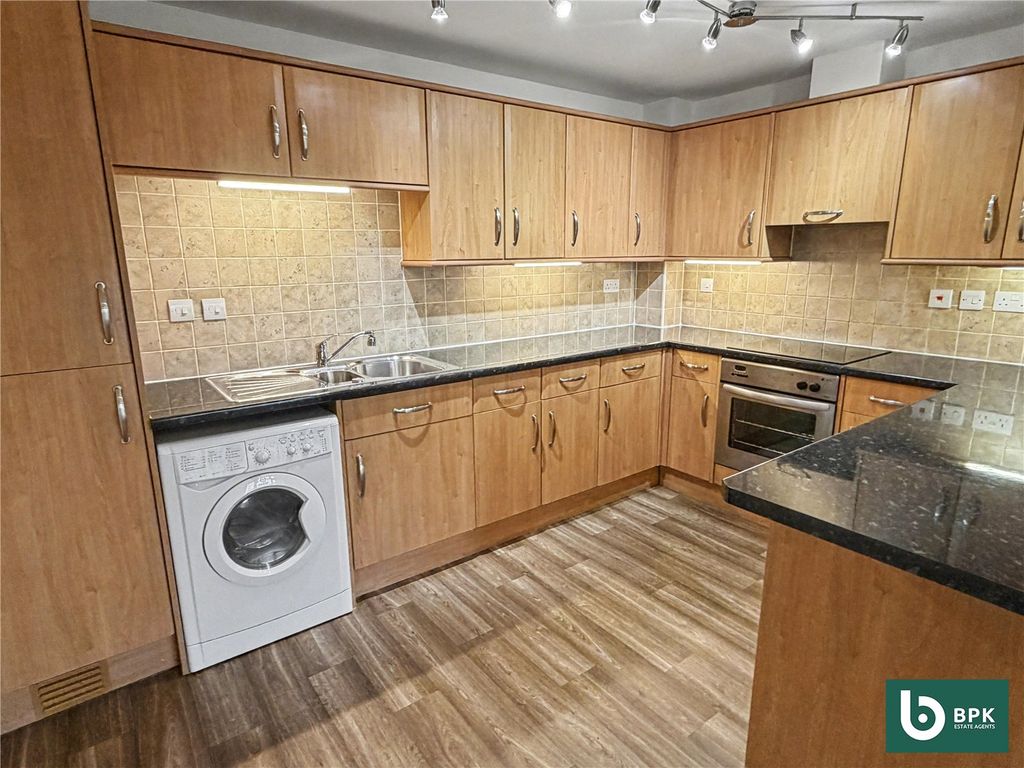 Property photo 3 of 15 Picture No. 02