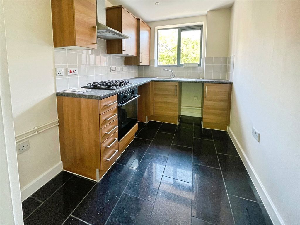 Property photo 3 of 10 Kitchen