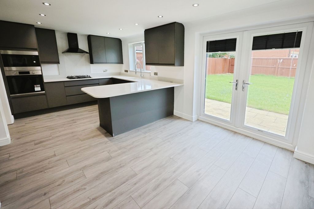 Property photo 3 of 15 Pbox-Img.Jpg