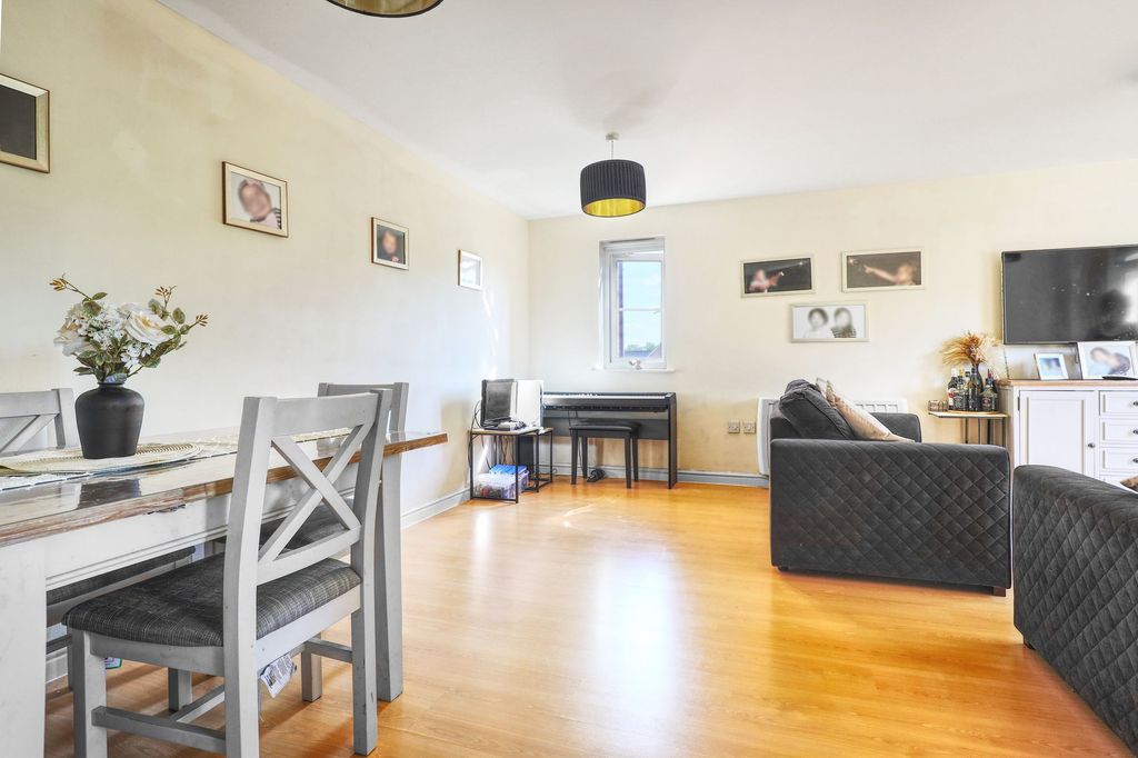 Property photo 3 of 11